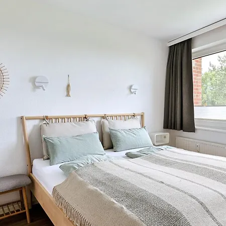 Terrassen-fewo Seaside Am Ostseestrand Inkl Schwimmbad Und Strandkorb *