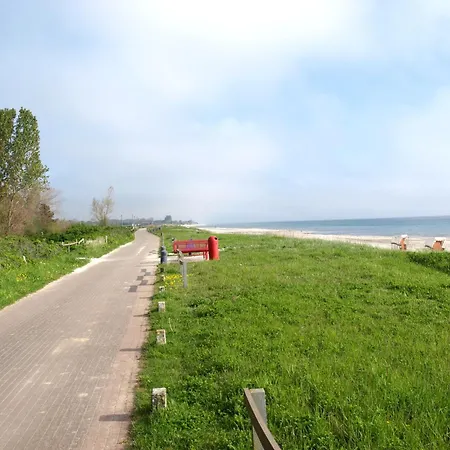Terrassen-fewo Seaside Am Ostseestrand Inkl Schwimmbad Und Strandkorb